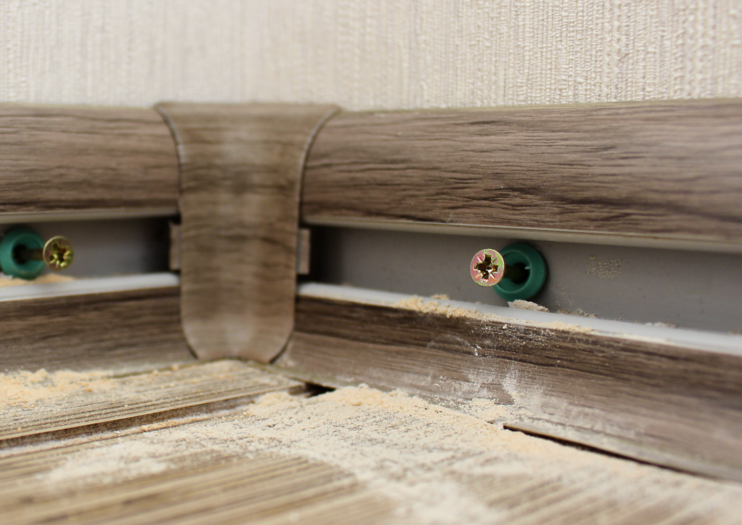 Fabricación de zócalos de madera maciza y lacados en Madrid